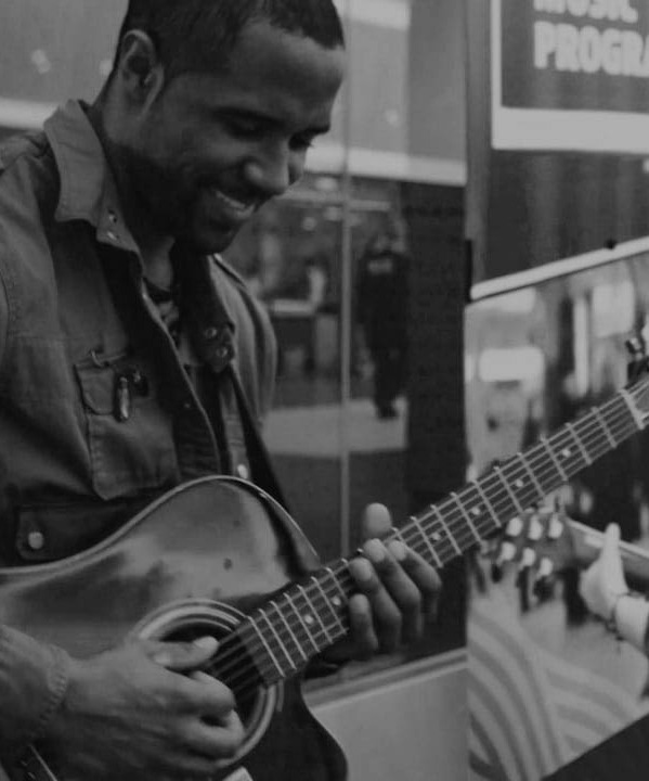 landing_hero_music-dk